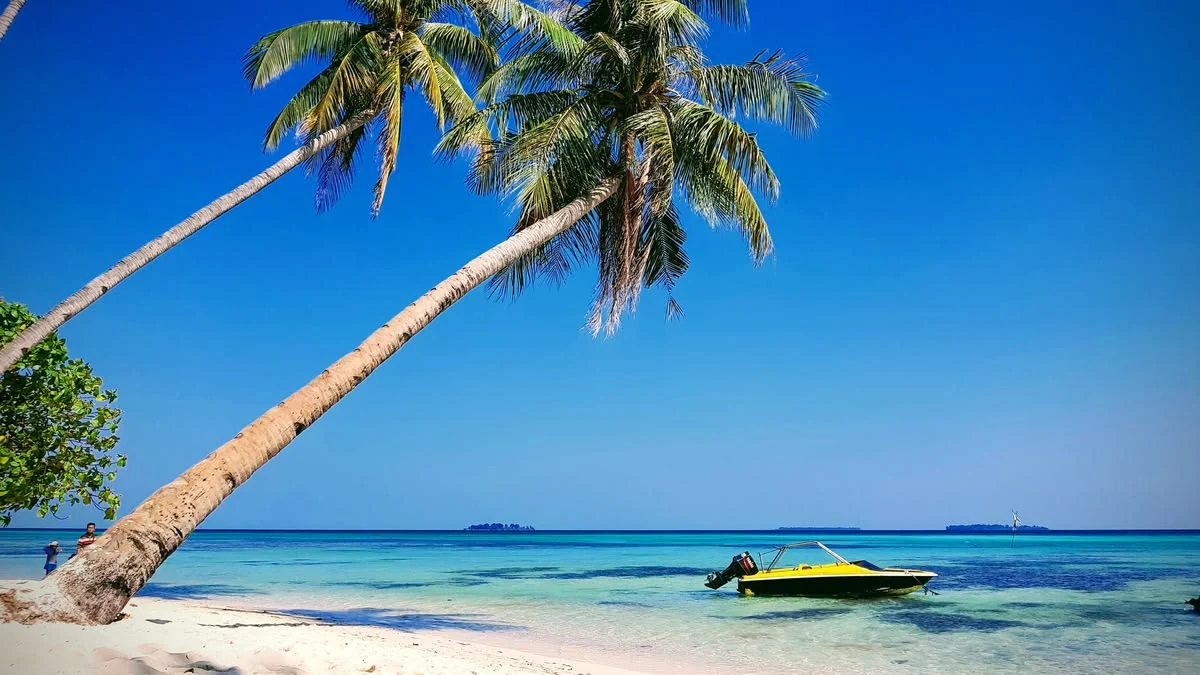 Pantai Tanjung Gelam Karimunjawa