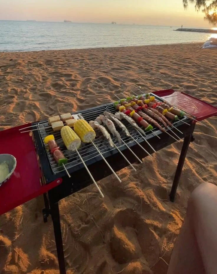 Piknik Bakar Ikan Tradisional di Pantai Pulau Cemara Kecil